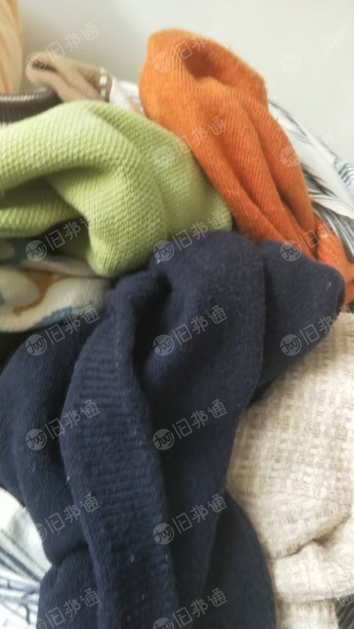 长期出售旧衣服分拣货市区货，有夏装冬装毛衣大白丝棉，每个月30吨左右，货在山东菏泽