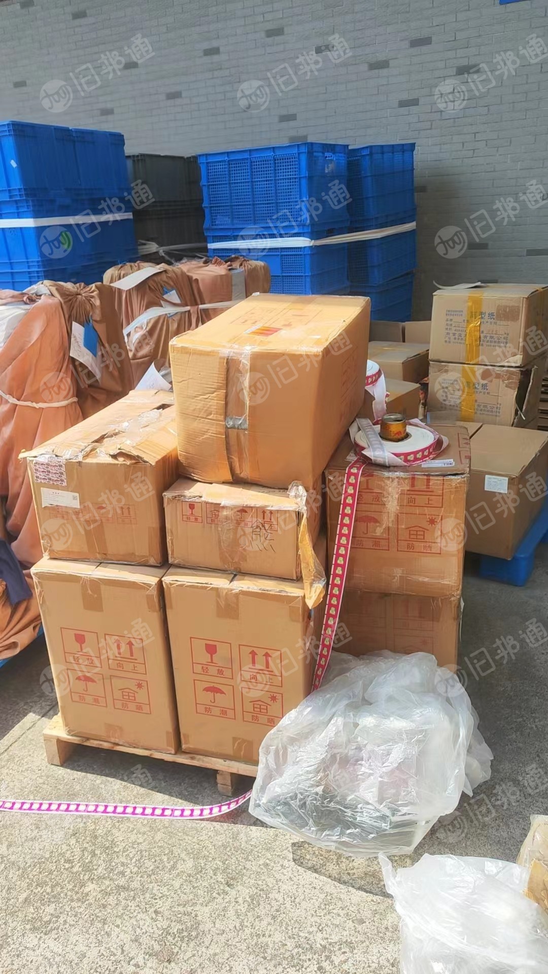 出售创口贴纸，有2吨多，有各种卷筒辅料纸和单面吸水棉布