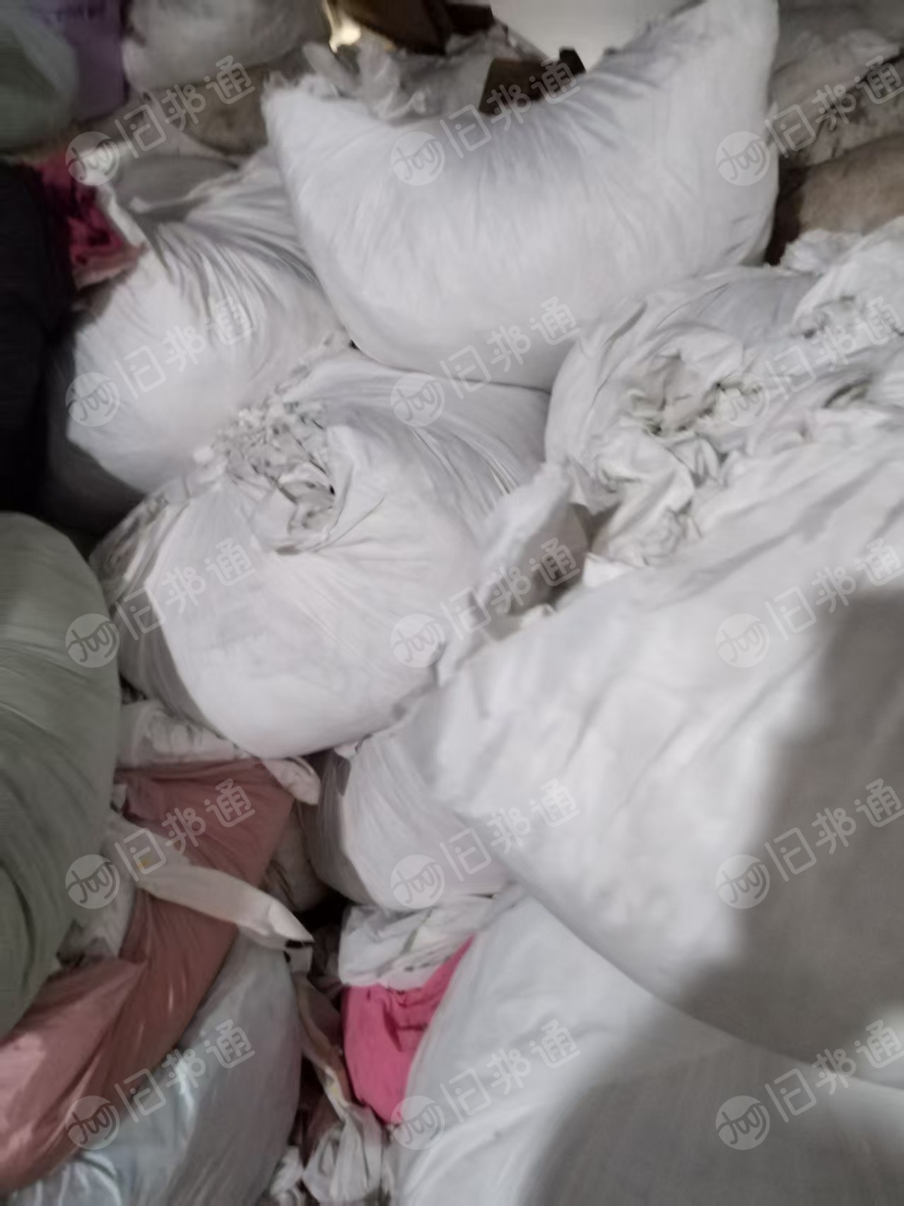 长期出售涤纶废布，涤纶边角料，现货四五吨，货在江苏盛泽
