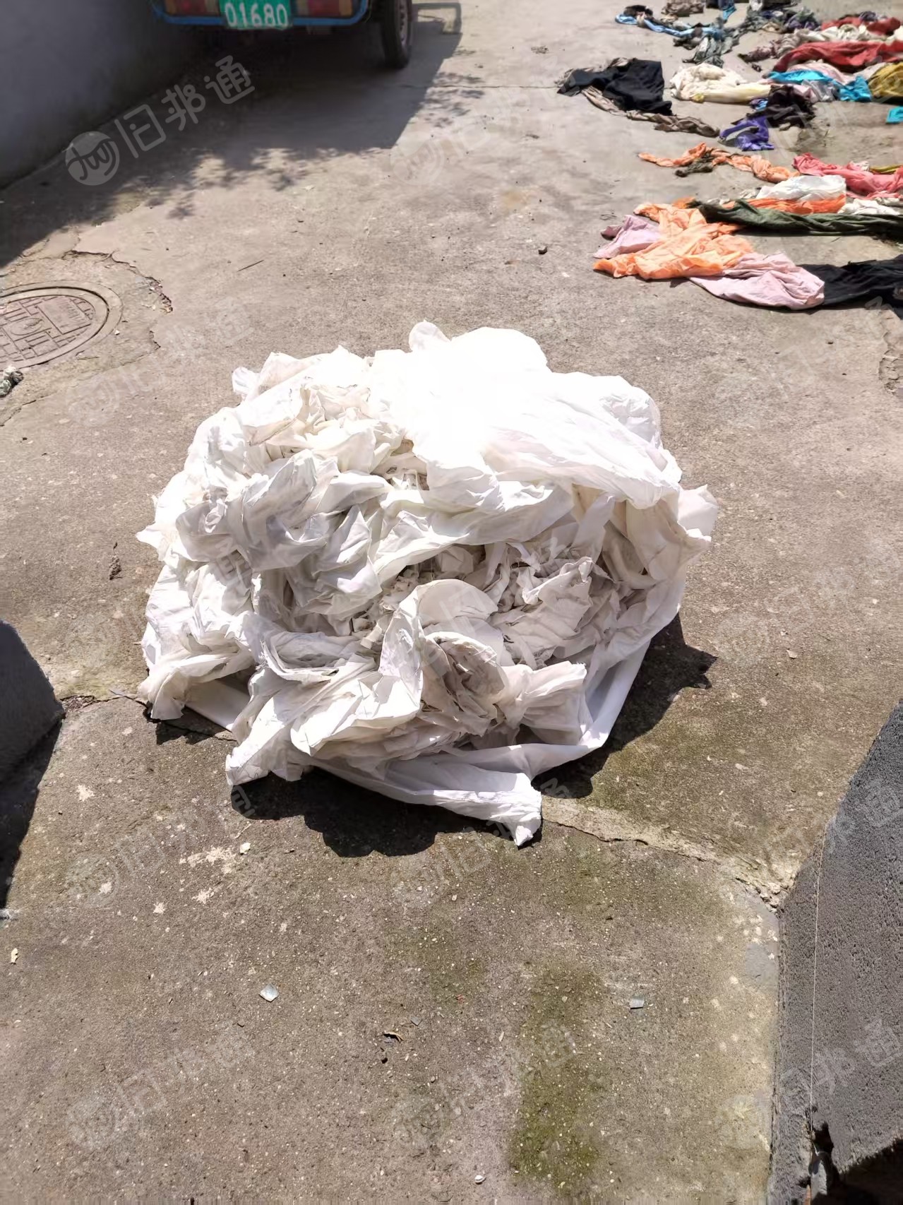 长期出售涤纶废布，涤纶边角料，现货四五吨，货在江苏盛泽