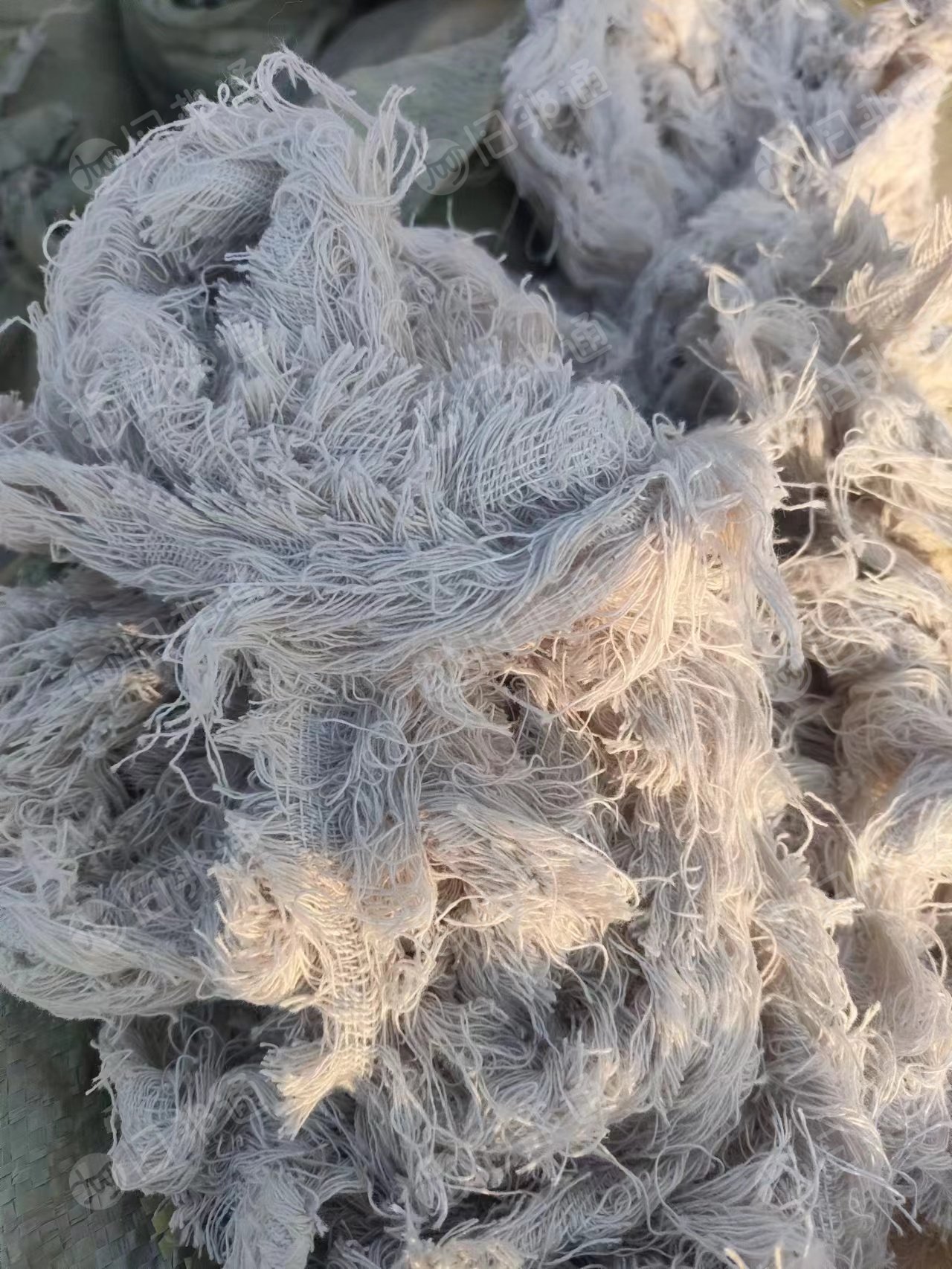 长期出售手套厂下来的涤纶布边纱，涤纶废布边，现货十几吨，货在河北邯郸