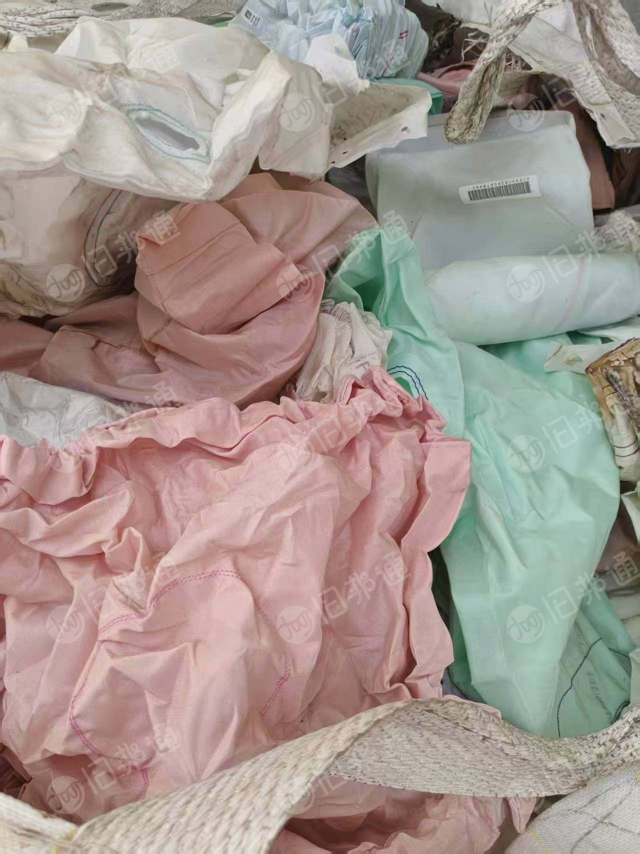 长期出售尼龙气囊布统货，pa66气囊布，带胶不带胶的都有，现货4吨左右，货在江苏连云港