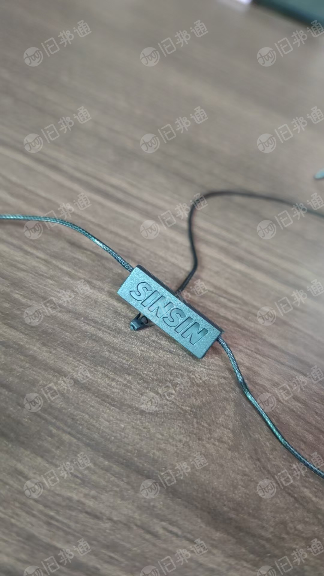 出售服装吊粒废料