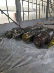 出售轧钢，锟钢，齿轮，不锈钢，废铁