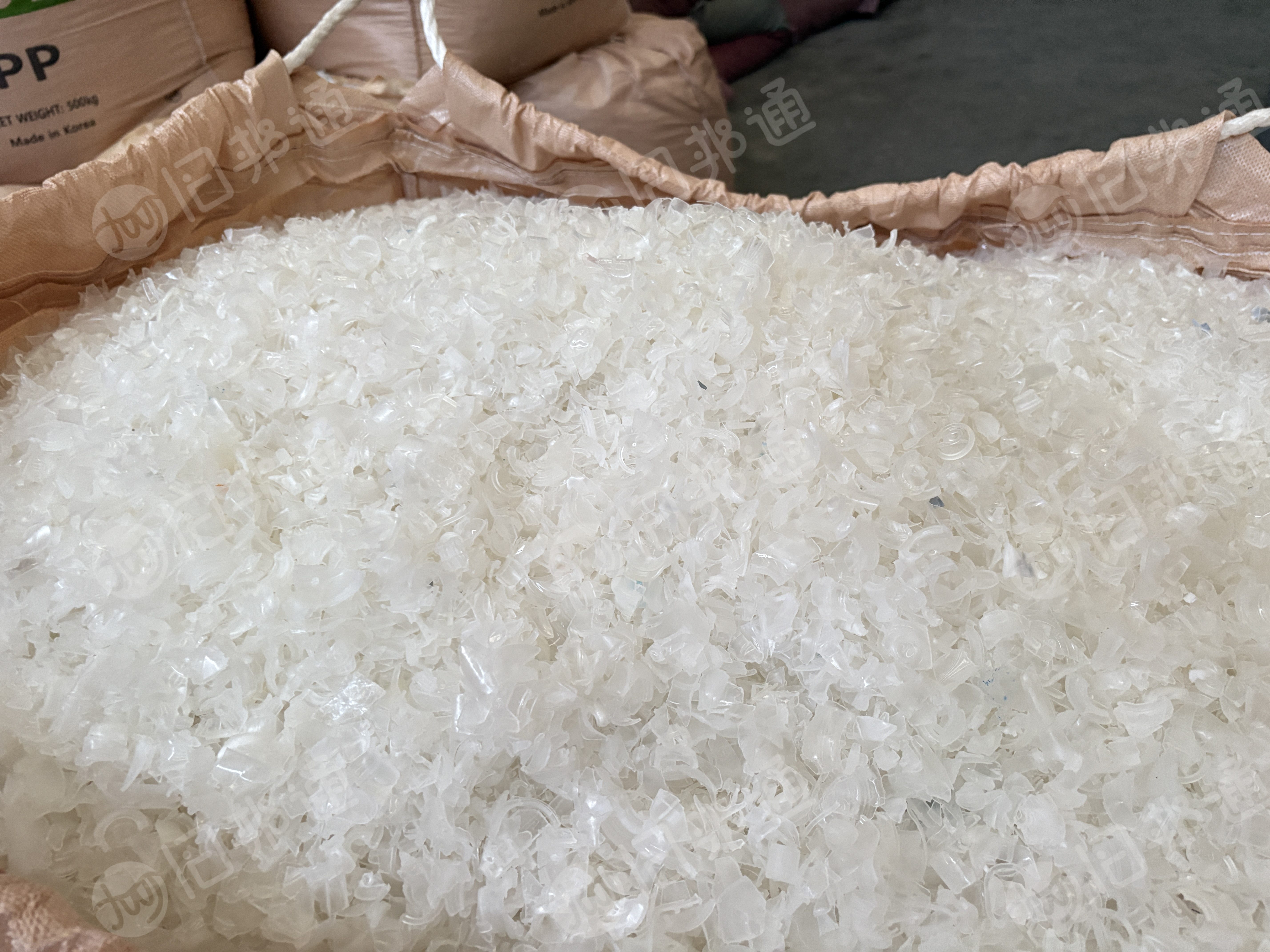 出售输液瓶破碎料,清洗甩干过,色选