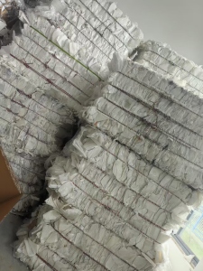 出售pp中空板废料,混压膜和纸壳,现货10吨左右