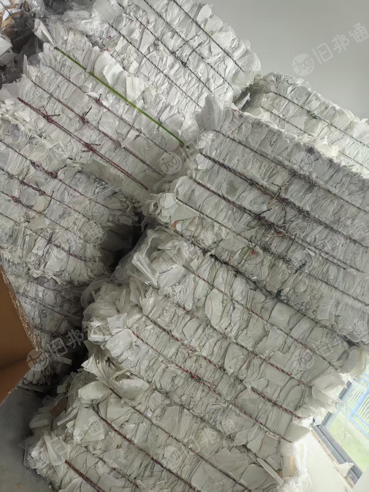 出售pp中空板废料，混压膜和纸壳，现货10吨左右