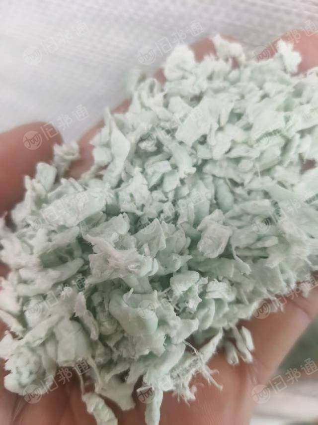 出售pet/pe，原料是涤纶工业丝加高压pe，比例5:5，注塑用
