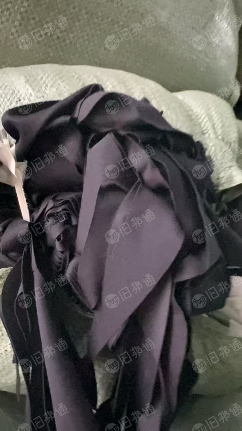长期出售黑色和灰色涤棉边角料，涤棉废布，含棉30-40左右，现货七十吨，月供一两百吨