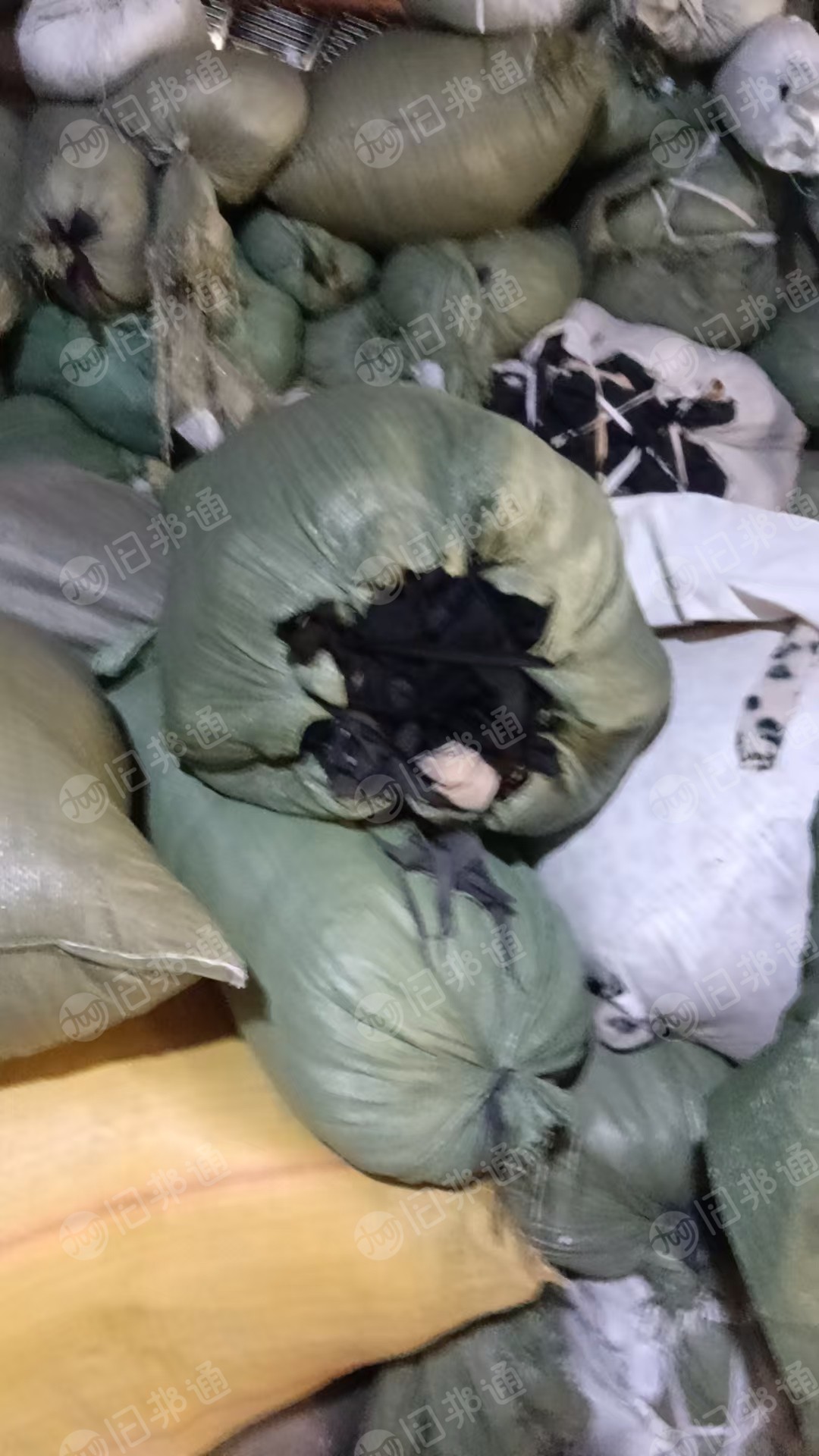 长期出售涤纶废布，涤纶造粒布，涤纶碎布，现货有30吨，货在广西桂林