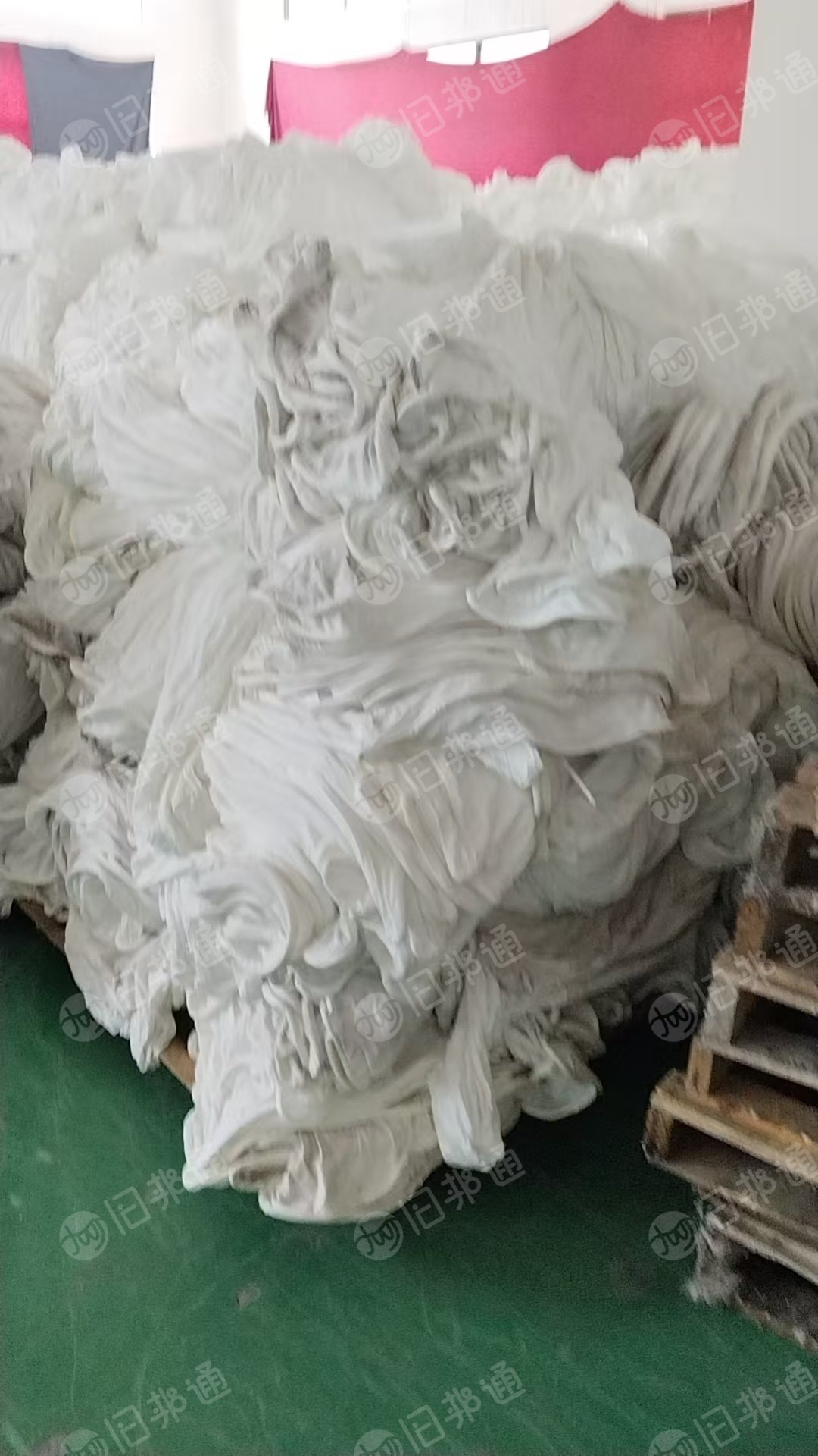 出售磨毛厂出来的白色涤氨库存布,牛奶丝,磨毛布,货在浙江绍兴