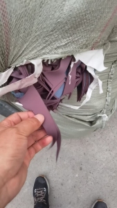 长期出售染厂下来的废布统货，什么材质都有，现货有40吨，货在江苏昆山