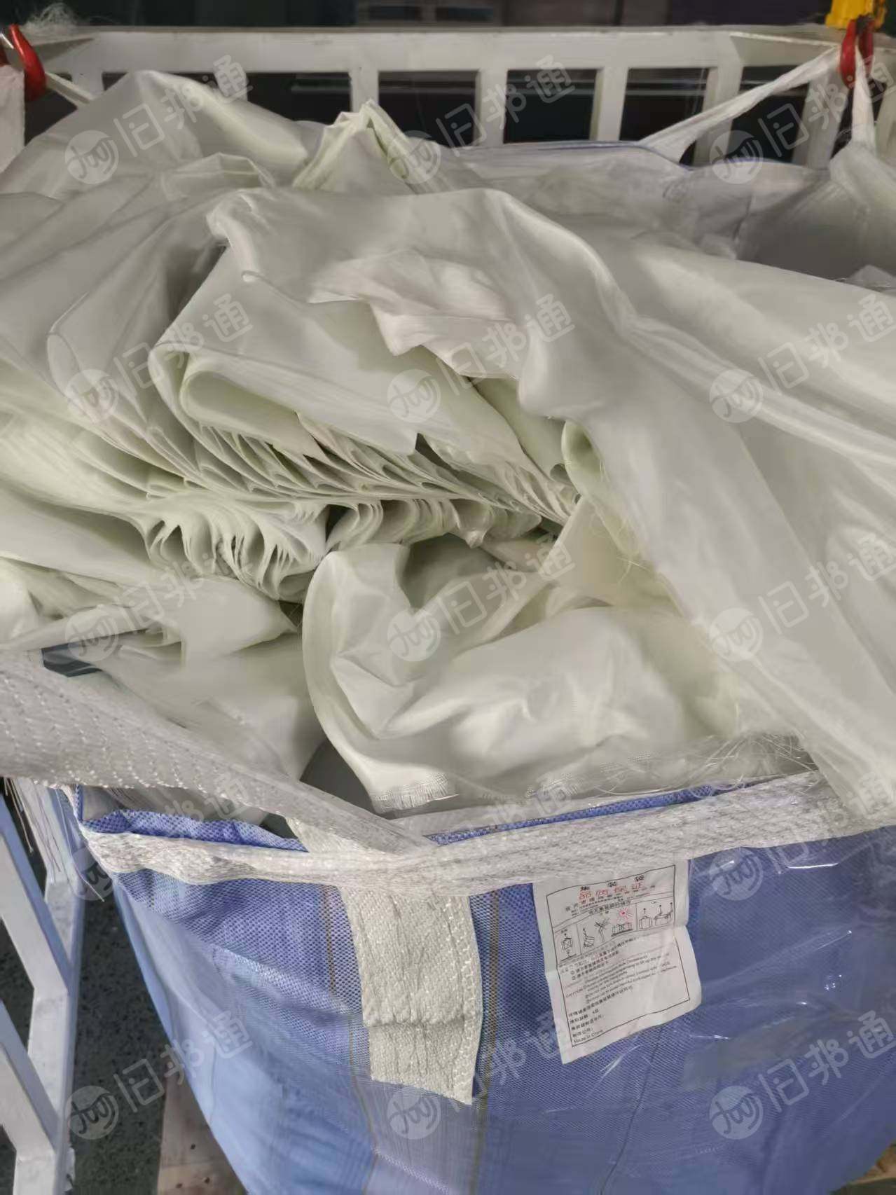 长期出售玻璃纤维布，纤维布，可以做衣服，现货有七八十吨，货在江苏昆山