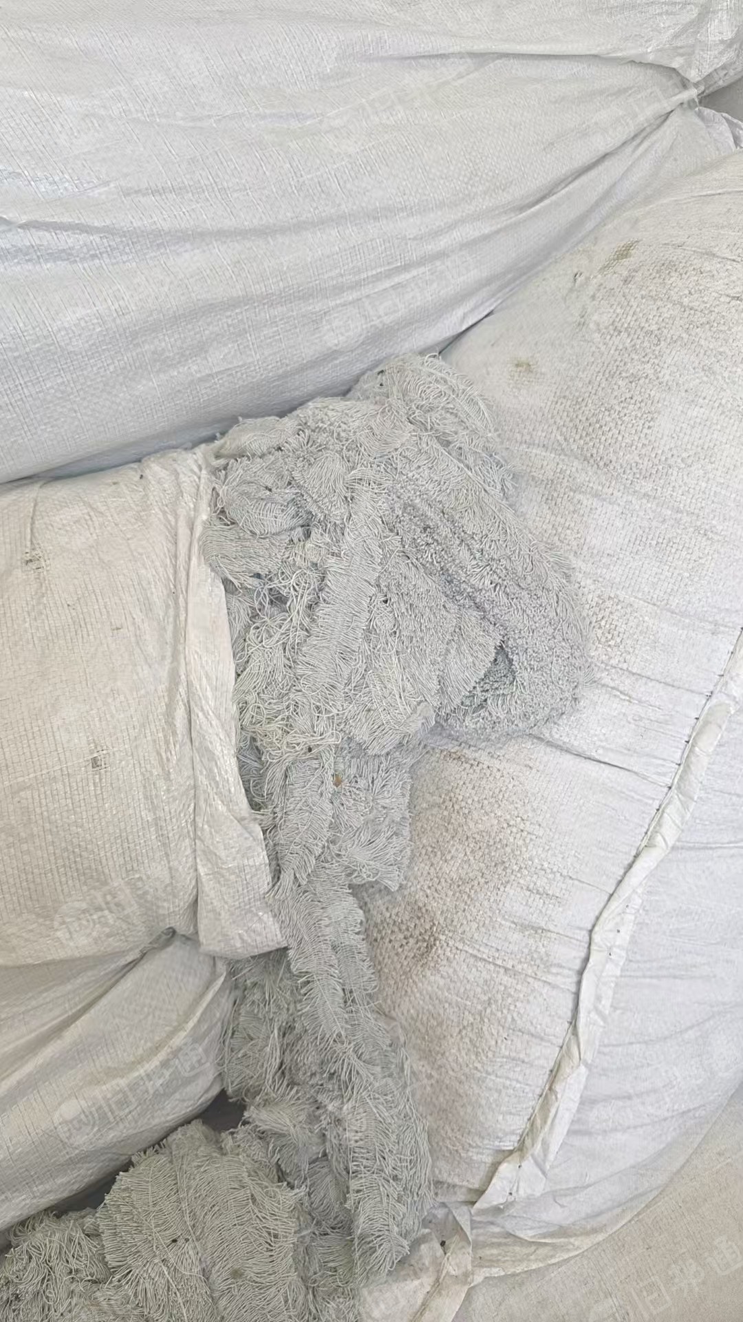长期出售中化布边纱,纯涤纶的,带颜色的,每个月有10多吨, 厂在江苏南通