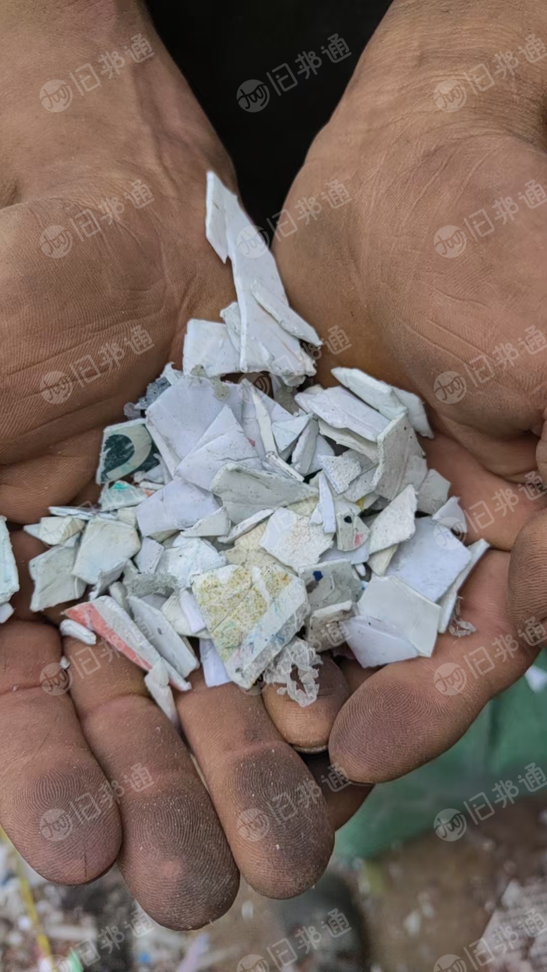 出售带字涂料桶破碎料，现货30多吨