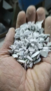 出售汽车配件厂内饰吸塑板材边角料破碎料,合金破碎料,黑色白色灰色都有,现货20多吨