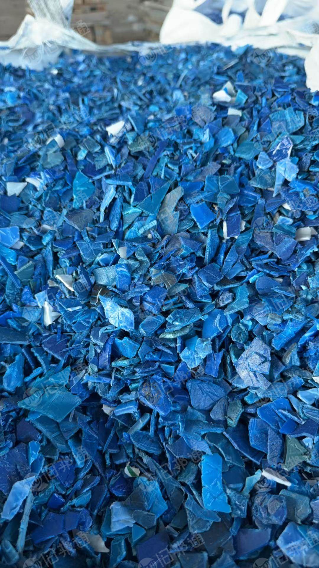 出售小蓝桶破碎料,蓝桶破碎料