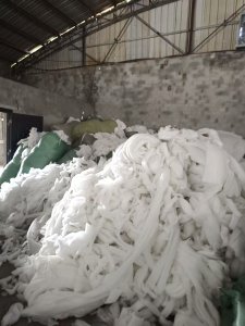 长期出售丝绵下脚料,服装厂下来的,有带布的也有不带布的, 厂在江西九江.