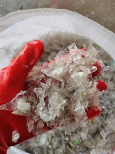 长期出售PET矿泉水瓶水洗破碎料