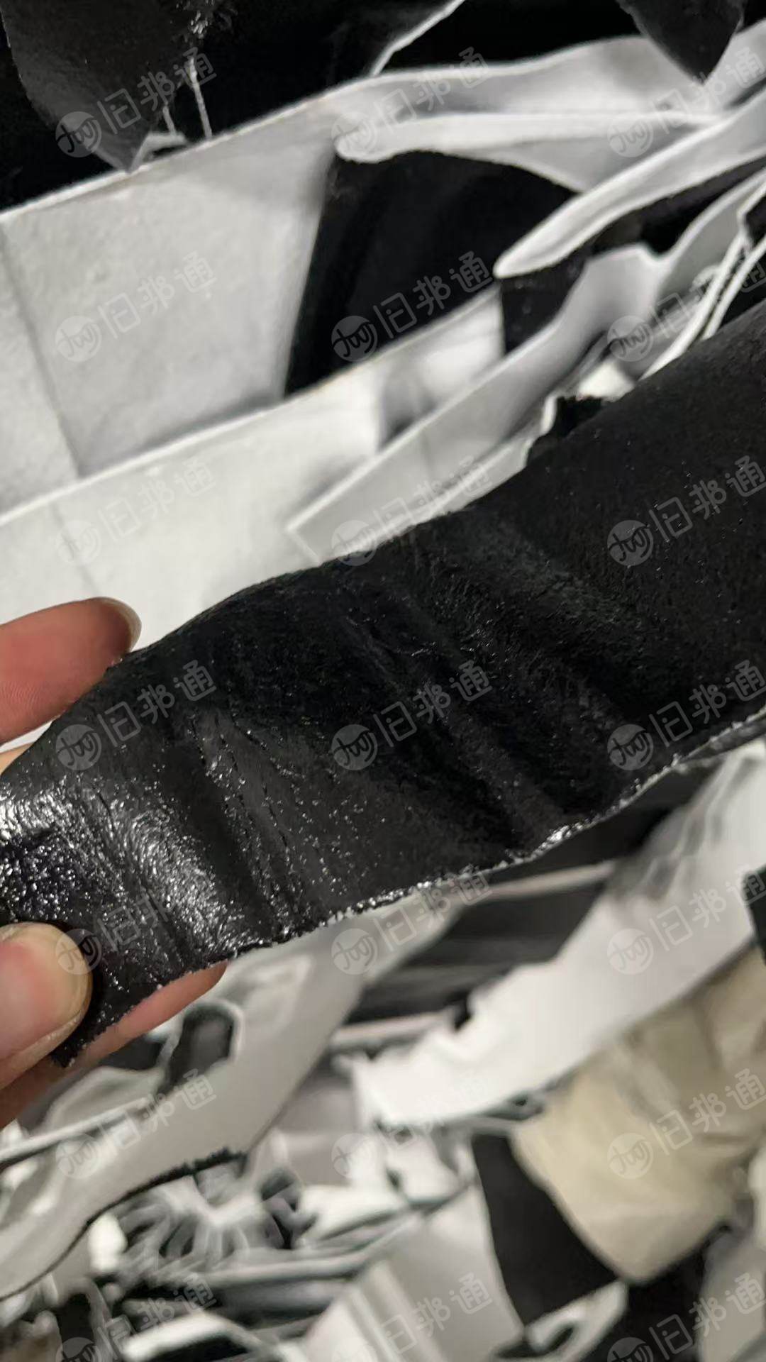 出售汽车内饰料，外面一层pu膜，里面pet复合pp材质，现货9.6米一车