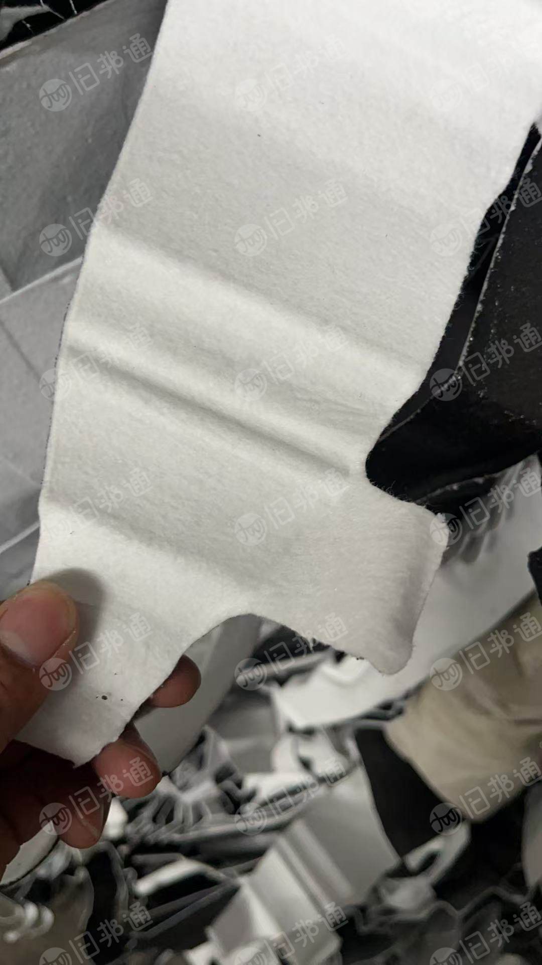 出售汽车内饰料，外面一层pu膜，里面pet复合pp材质，现货9.6米一车