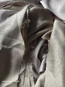 长期大量出售涤纶废布，白色10多吨，浅三色50吨，老色40吨，厂在浙江嘉兴