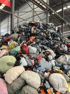 湖南省内大量回收♻废布料、旧衣服黑料、各种布类产品的下脚料边角料等可燃料,月需3万吨,欢迎来电骚扰!