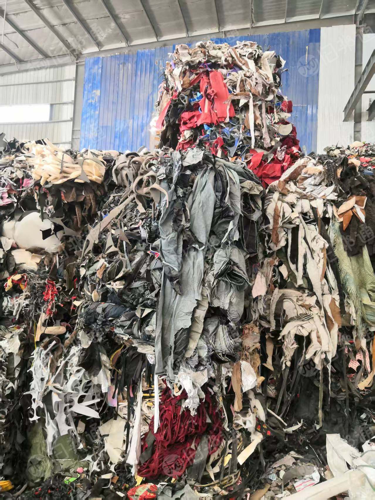 湖南省内大量回收♻废布料、旧衣服黑料、各种布类产品的下脚料边角料等可燃料,月需3万吨,欢迎来电骚扰!