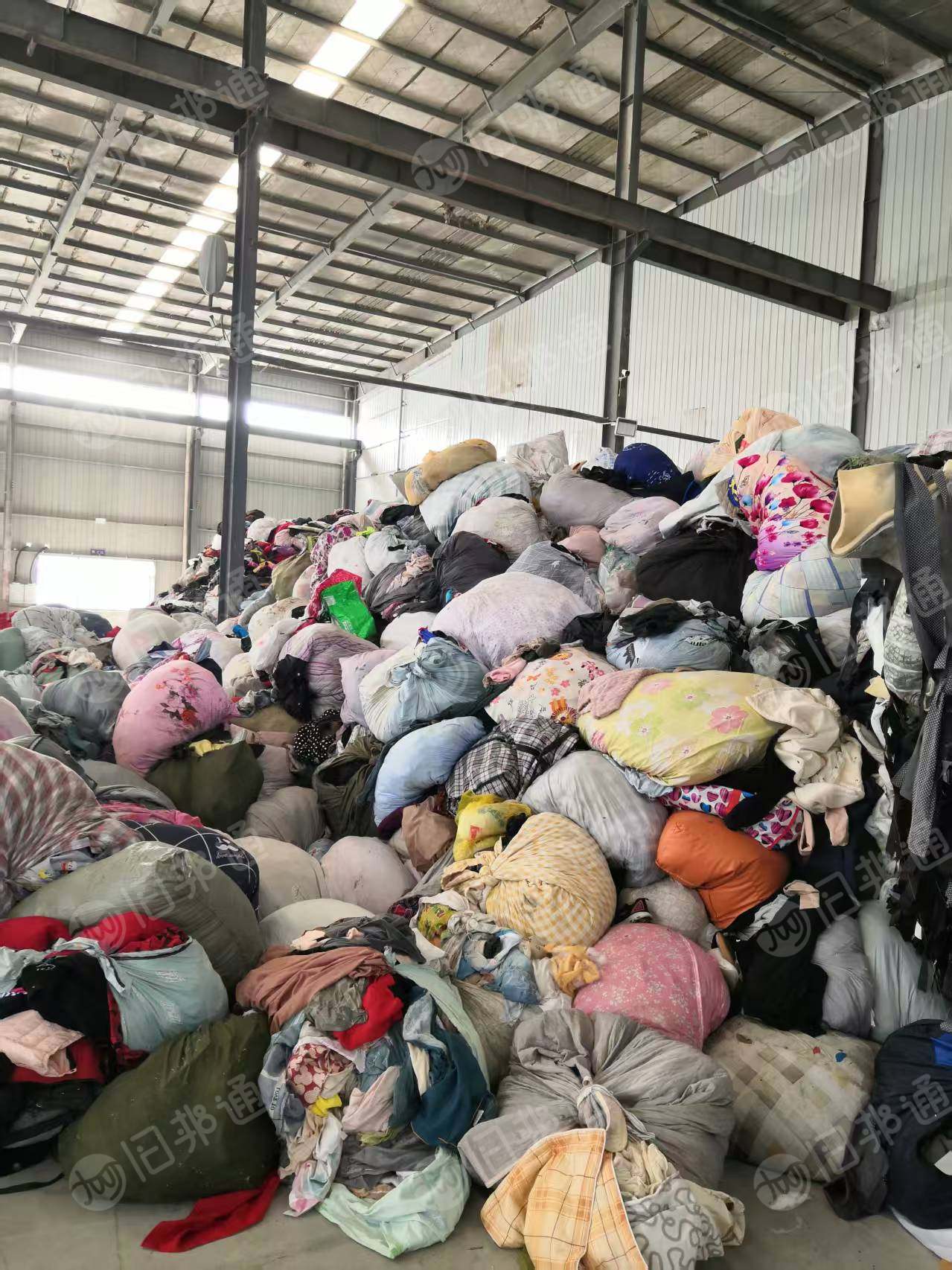 湖南省内大量回收♻废布料、旧衣服黑料、各种布类产品的下脚料边角料等可燃料,月需3万吨,欢迎来电骚扰!