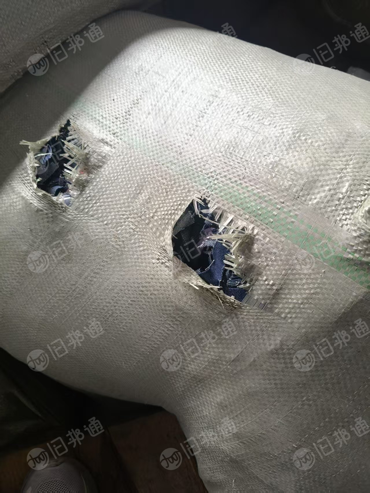 长期出售牛仔碎布,牛仔废布,有涤棉牛仔和纯棉牛仔,涤棉的含棉量约84,月供三四十吨,货在安徽安庆