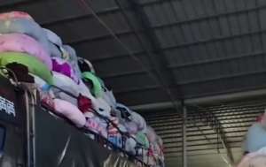 长期出售旧衣服黑料，下脚料，燃烧料，月供30吨，货在湖南永州