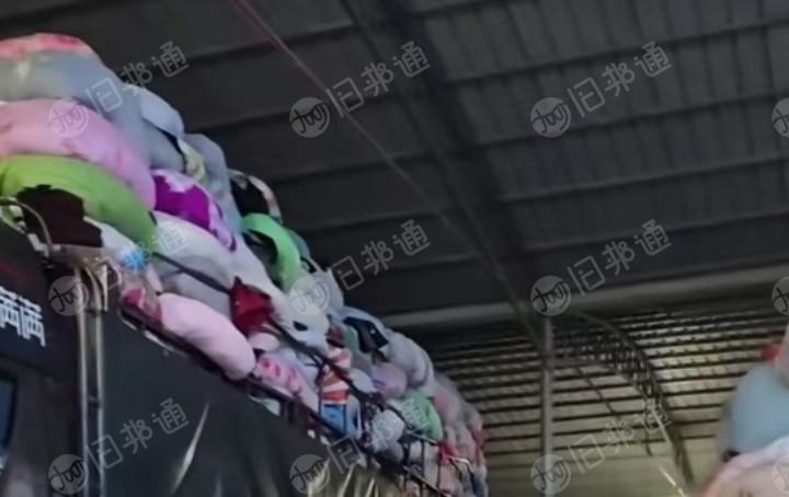 长期出售旧衣服黑料，下脚料，燃烧料，月供30吨，货在湖南永州