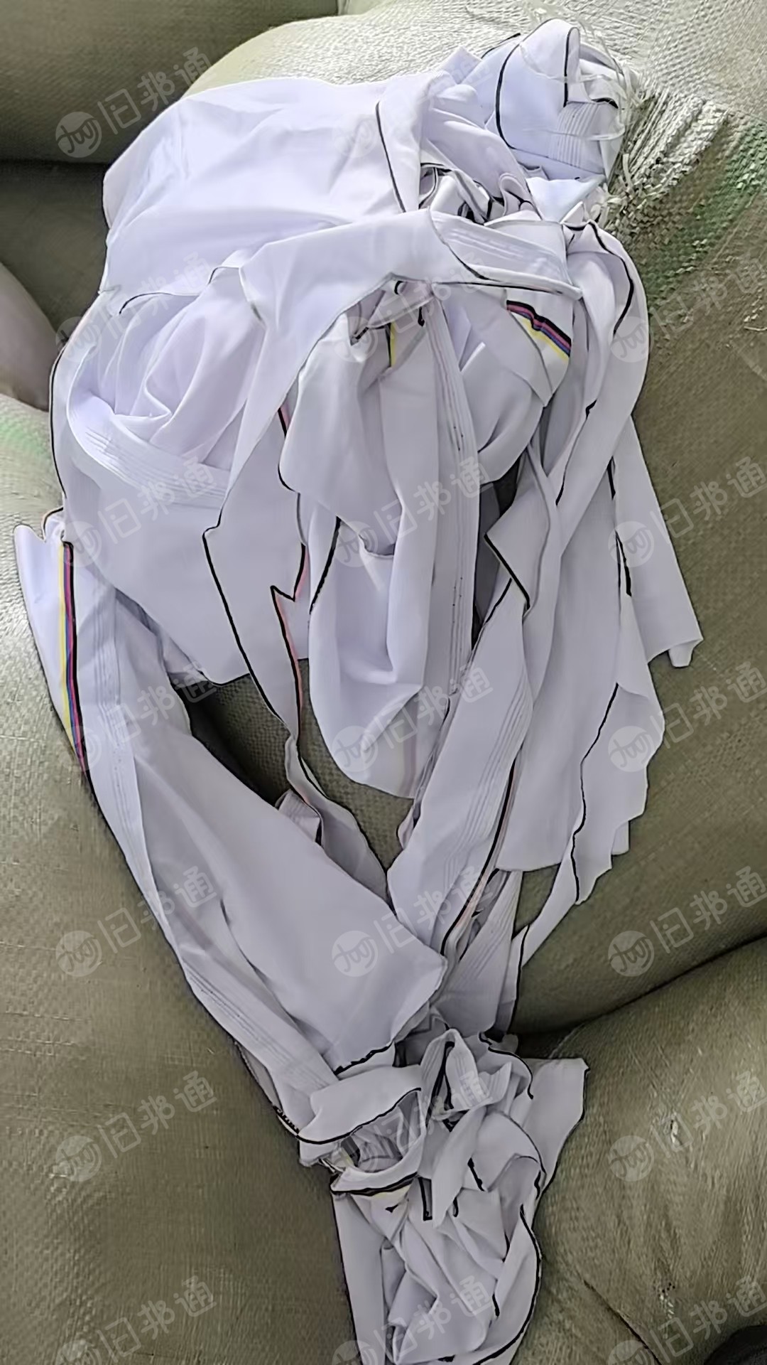 长期出售涤氨废布，涤氨边角料，含氨百分之十五左右，现货30吨左右