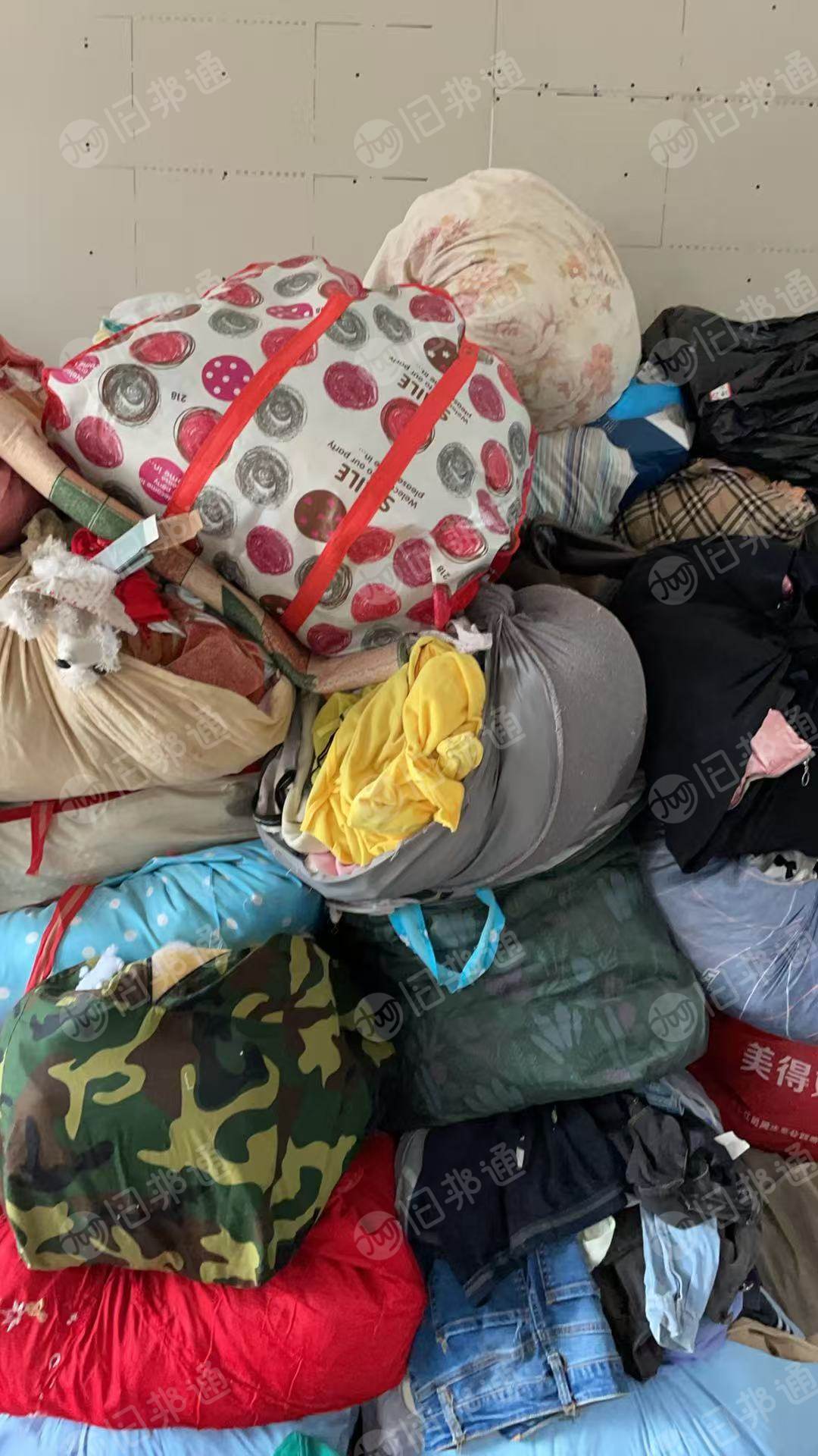长期出售旧衣服黑料，旧衣服燃烧料，黑料，月供20吨左右