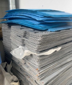 出售PP空心板毛料，蓝色，灰色黑色都有，统货出