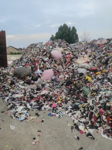 长期出售羽绒服外皮碎布，羽绒皮，碎布料，货在河南永城市