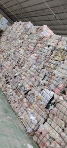 长期出售旧衣服大白，二白，擦机布，大白每个月300吨+，二白，擦机布也有非常多，货在广东清远