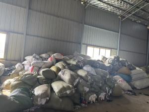 长期出售漂白针织涤棉废布,漂白布,月供十几吨,货在湖南益阳
