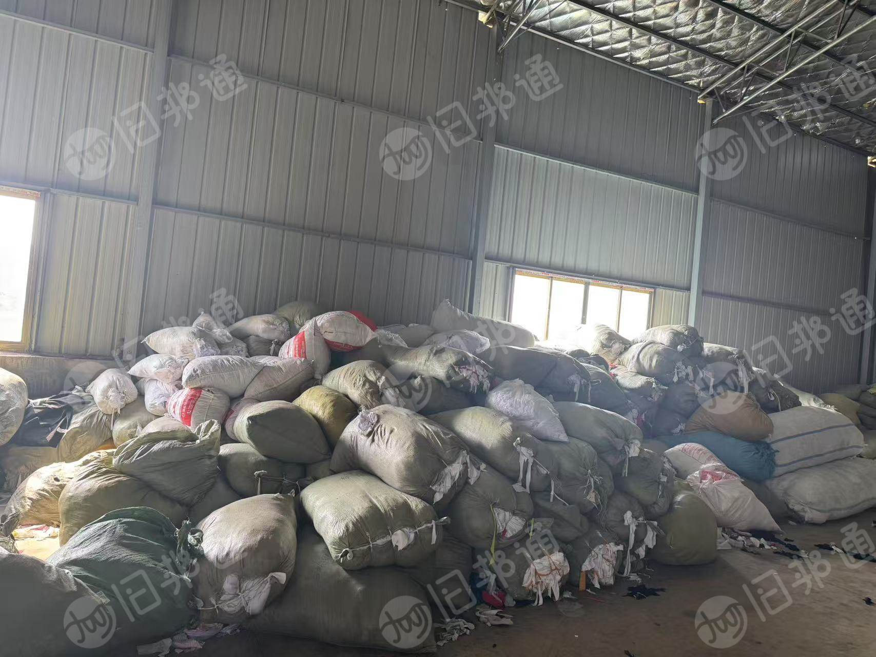 长期出售漂白针织涤棉废布，漂白布，月供十几吨，货在湖南益阳