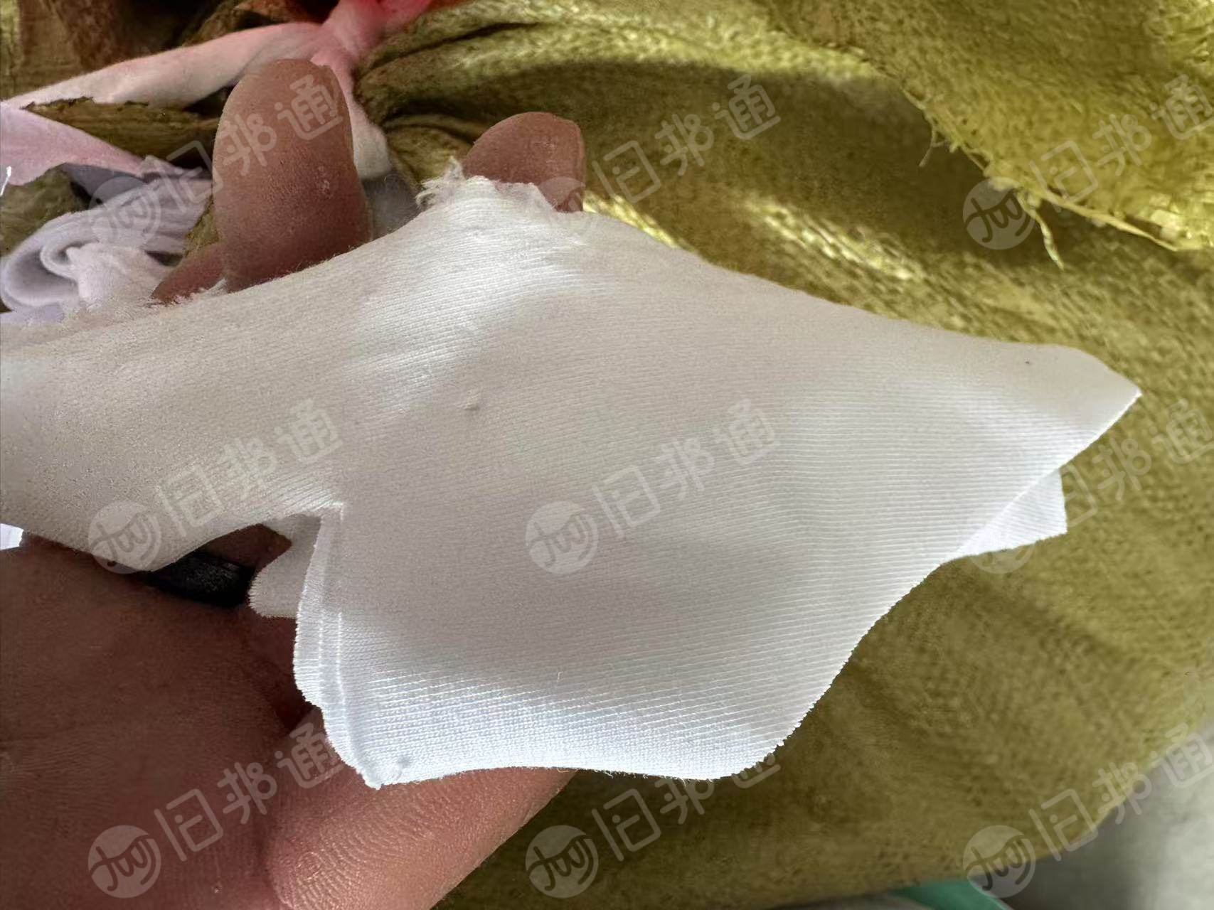 长期出售漂白针织涤棉废布，漂白布，月供十几吨，货在湖南益阳