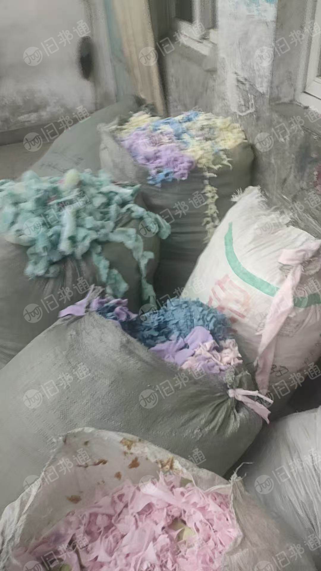 长期出售涤纶玩具料，涤纶废布，窗帘布，绒布，月供100多吨，湖南益阳和江苏淮安都有厂