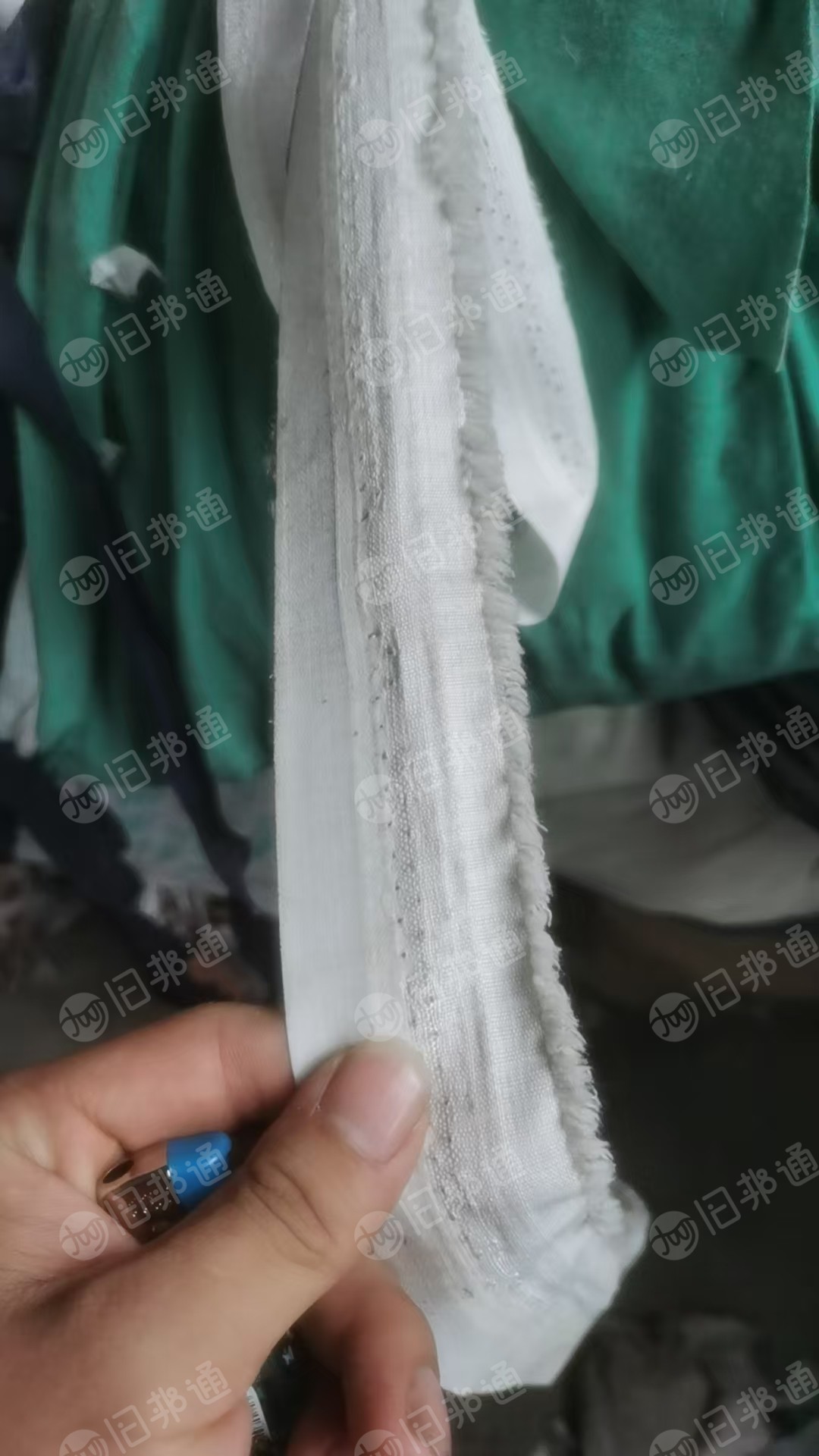 长期出售涤棉，涤纶，带膜，三合一的废布条，可以打绳用，现货有20吨，货在浙江绍兴