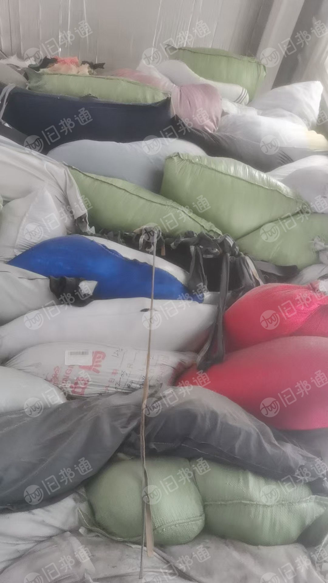 长期出售涤棉，涤纶，带膜，三合一的废布条，可以打绳用，现货有20吨，货在浙江绍兴