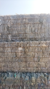 长期出售带油PET吸塑盒废料，有含PVC