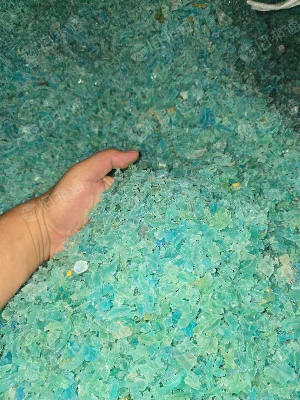 长期出售PVC钢丝管破碎料，蓝色和白色两种，清洗过的