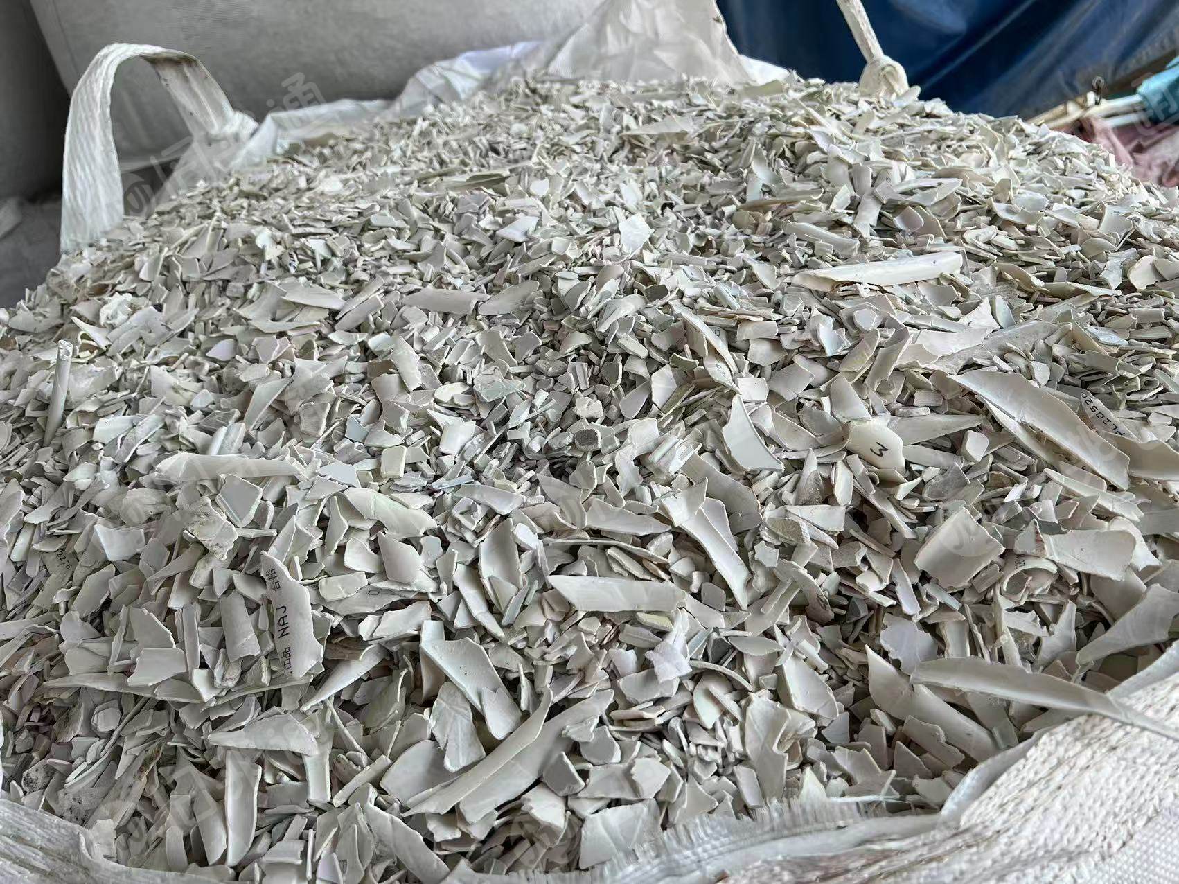 长期出售PVC大小管破碎料
