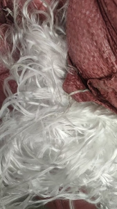 长期出售丙纶废丝，涤纶废丝，月供30吨，货在新疆塔城