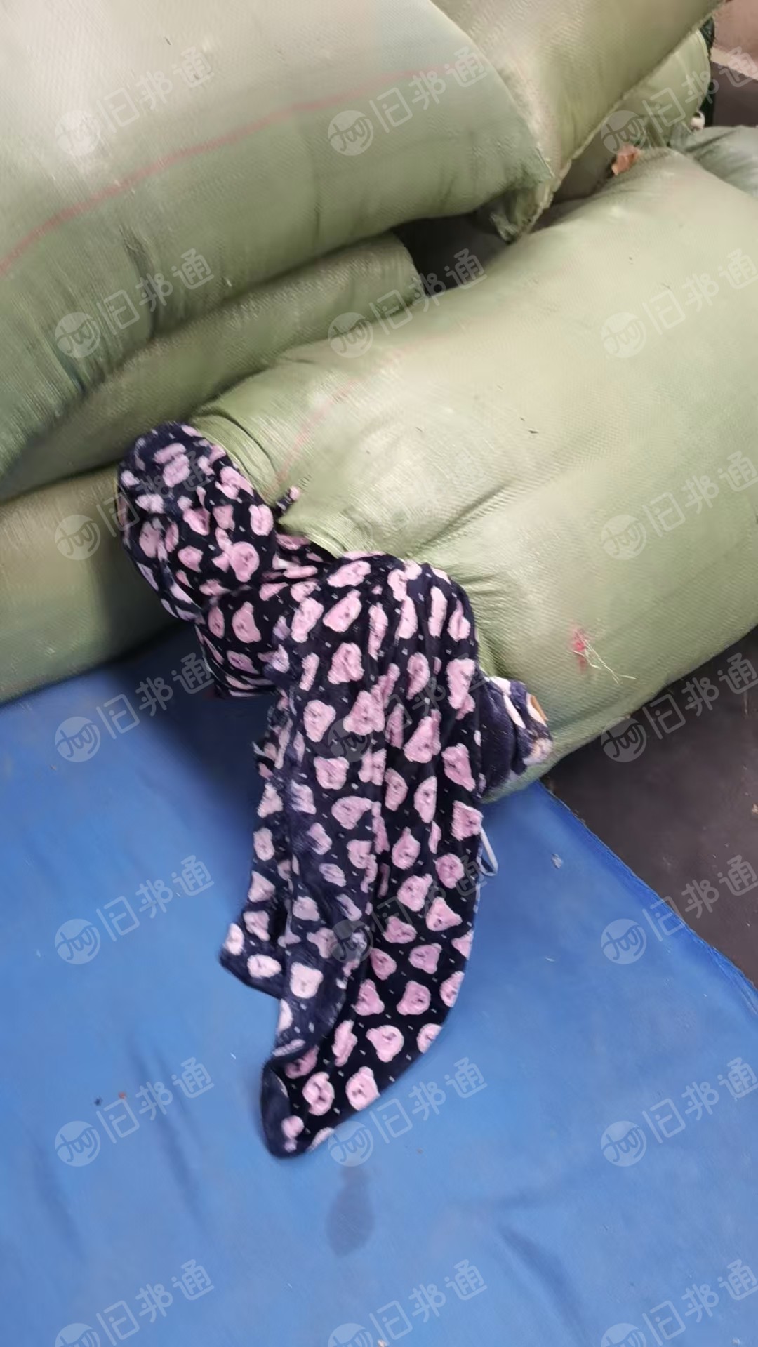 出售双面法兰绒处理布，法兰绒布，法兰绒零头布，门幅1.8，克重230左右，现货有5吨左右