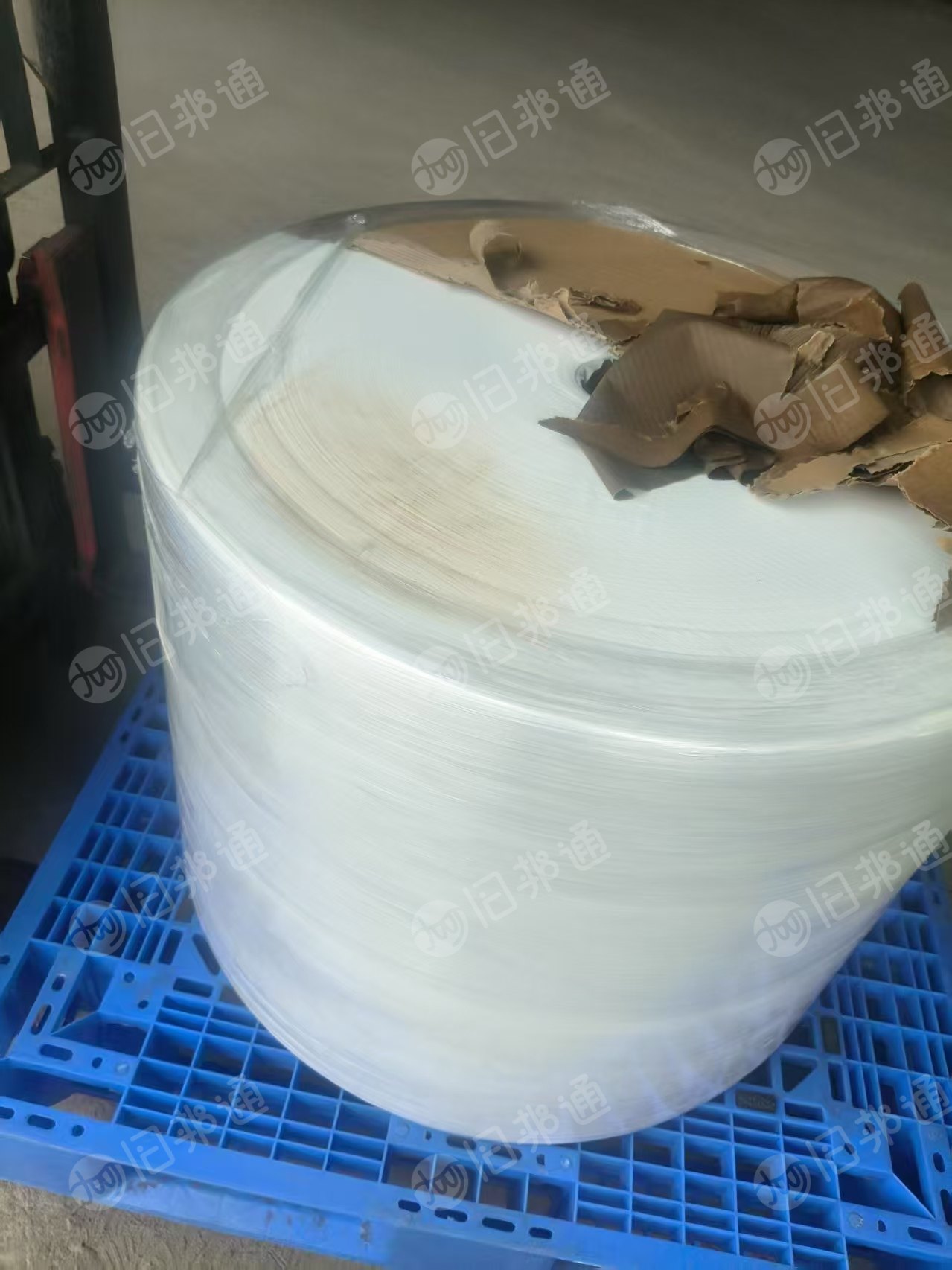 出售一批运费中被雨淋湿一点的聚乙烯无纺布卷材，无纺布卷材，库存无纺布