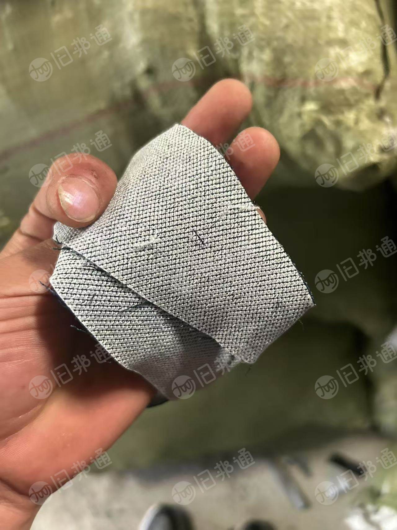 长期出售涤棉牛仔废布，牛仔边角料，统货走，含棉50以上的，现货四五十吨